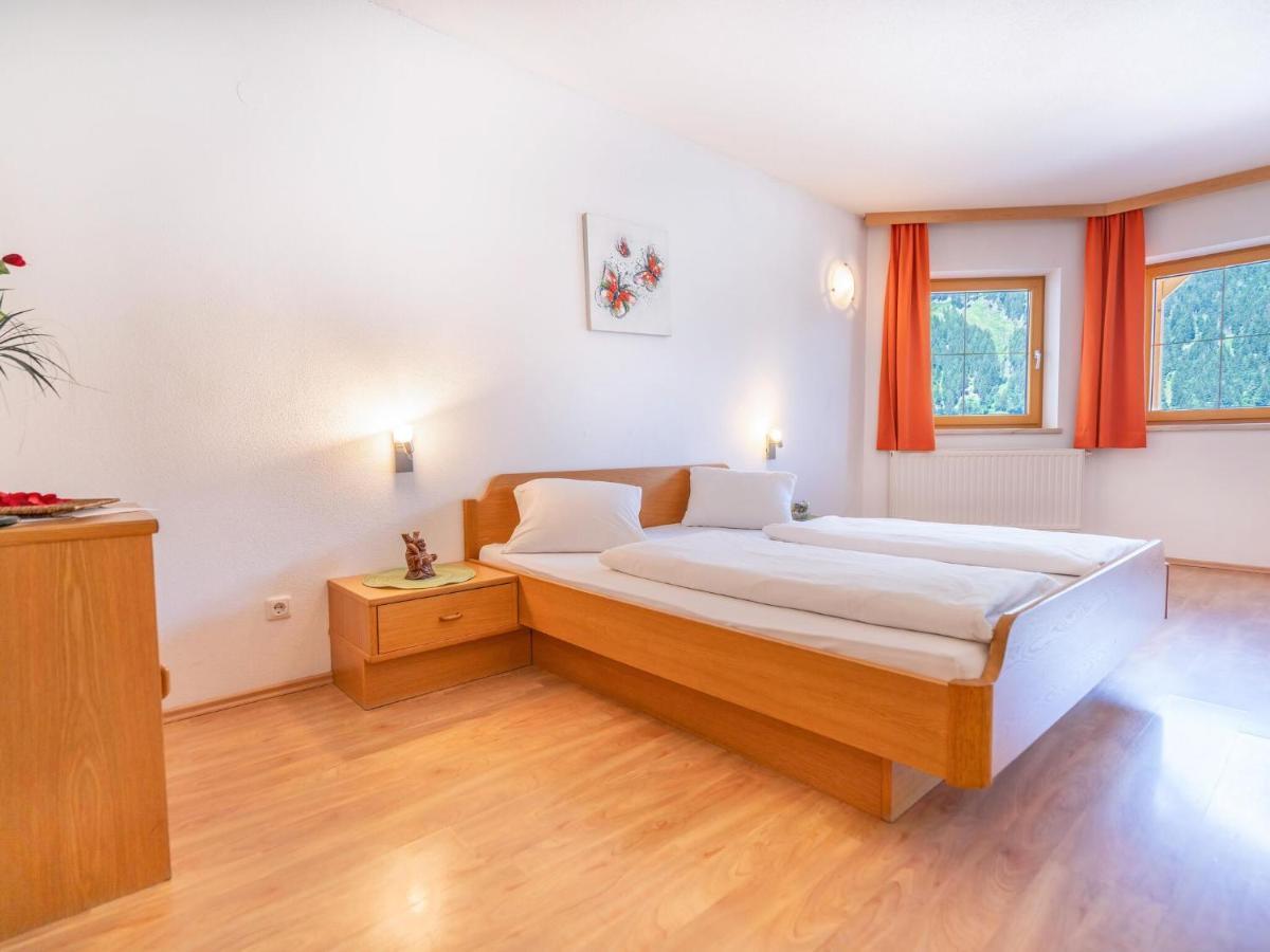 Apartment In The Stubai Valley With A Balcony ノイシュティフト・イム・シュトゥーバイタール エクステリア 写真