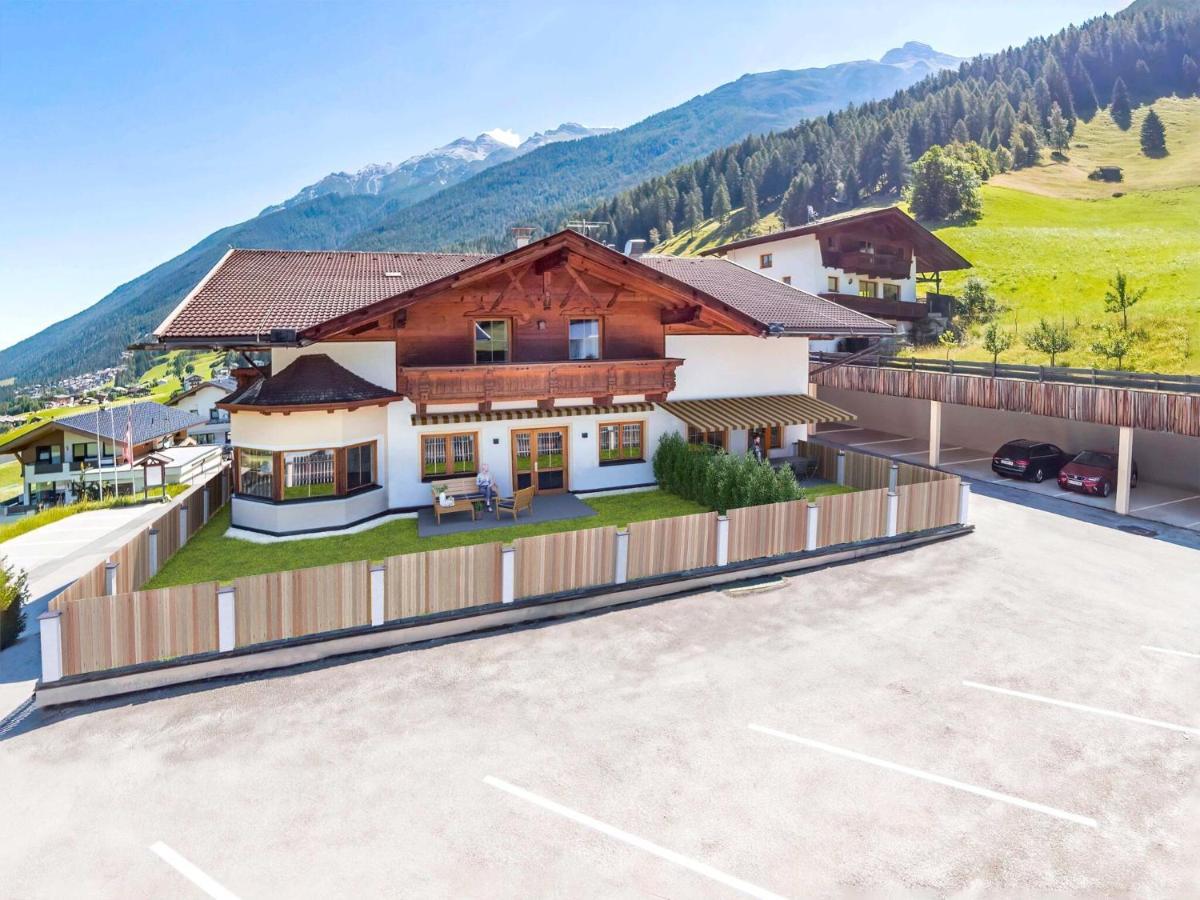 Apartment In The Stubai Valley With A Balcony ノイシュティフト・イム・シュトゥーバイタール エクステリア 写真